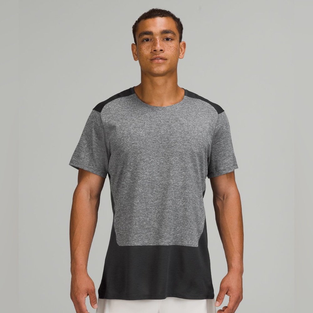 Lululemon Lightweight Run Short Sleeve size S/M